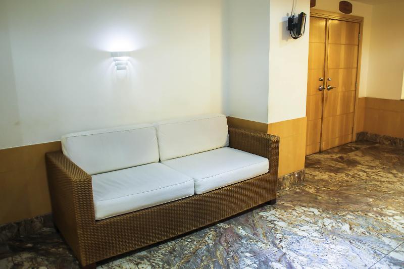 Hotel Atlantico Tower Rio de Janeiro Dış mekan fotoğraf A sofa in a hotel room.